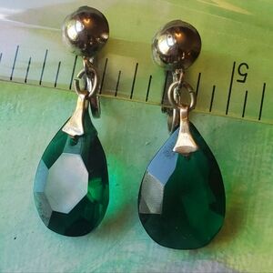 Emerald Green Glass Earrings Vintage Faceted Teardrop Dangle Clip Ons Ks